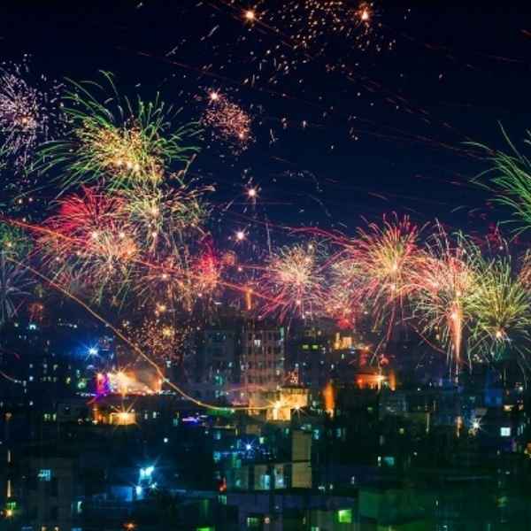 নববর্ষের আগের সন্ধ্যা ছবি ৩